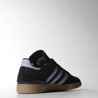 Illustration for article titled Driving shoes, who has them?